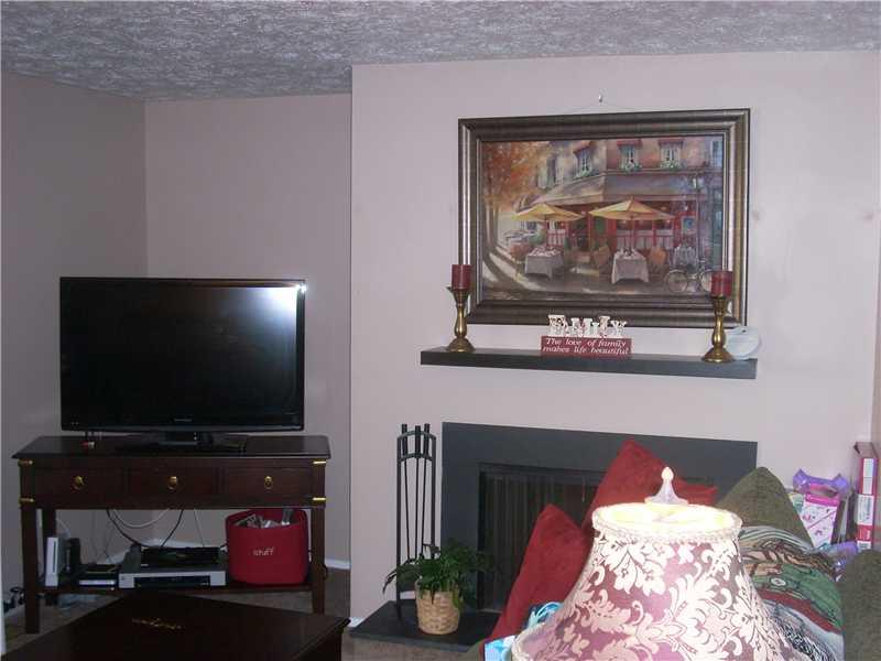 542 Hunters Path Road Bridgeville, PA 15017 - Photo 4 of 15 Living Room.