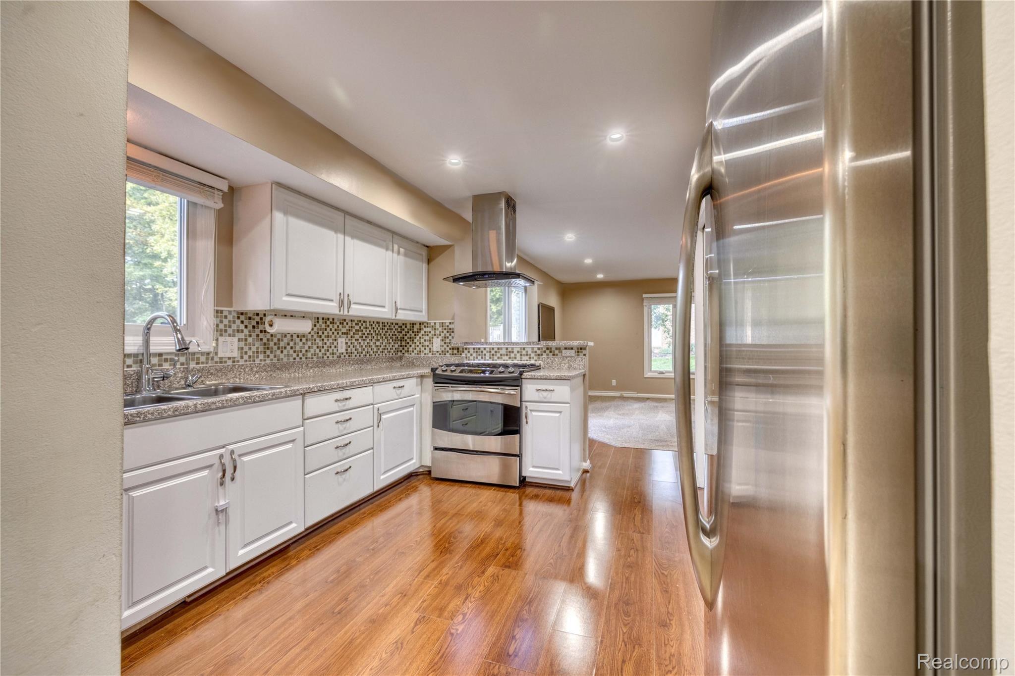 2356 Hiller Road West Bloomfield, MI 48324 - Photo 11 of 30 Kitchen2.jpg