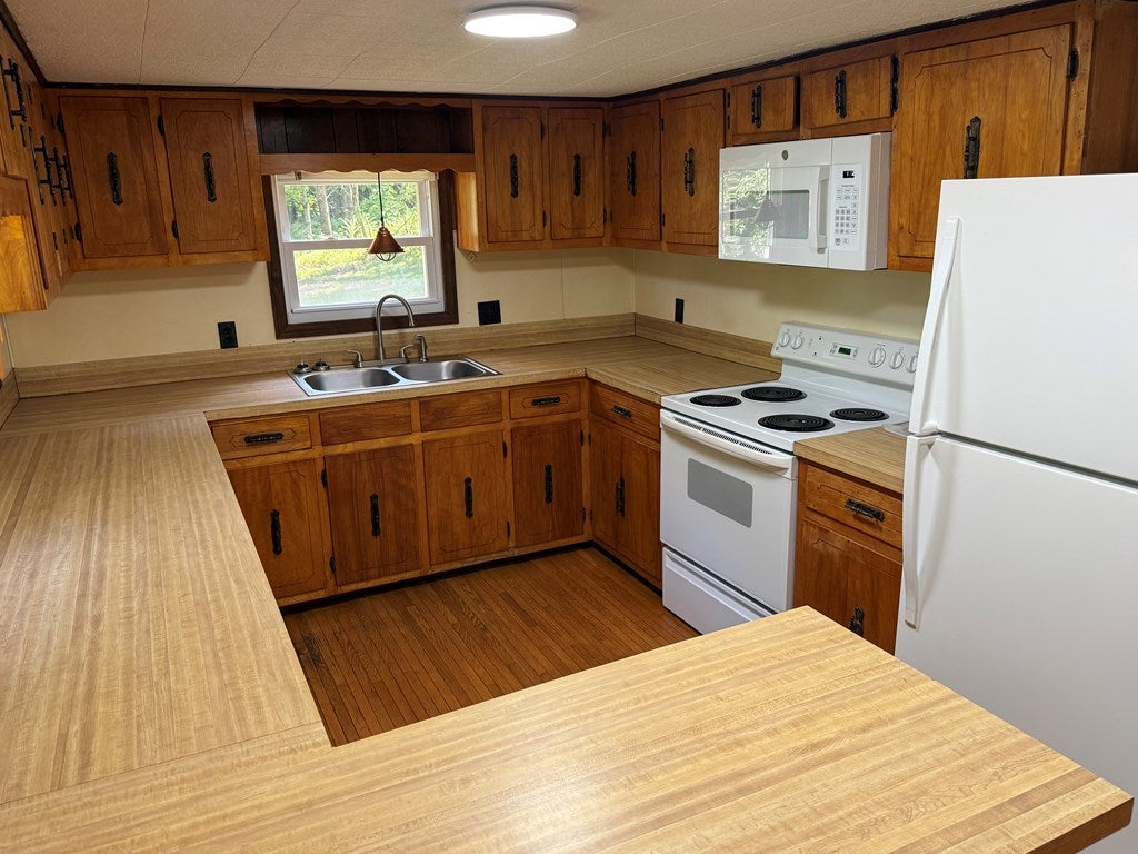 1269 Crown Ridge Road Galax, VA 24333 - Photo 3 of 20 Gallery Image 3