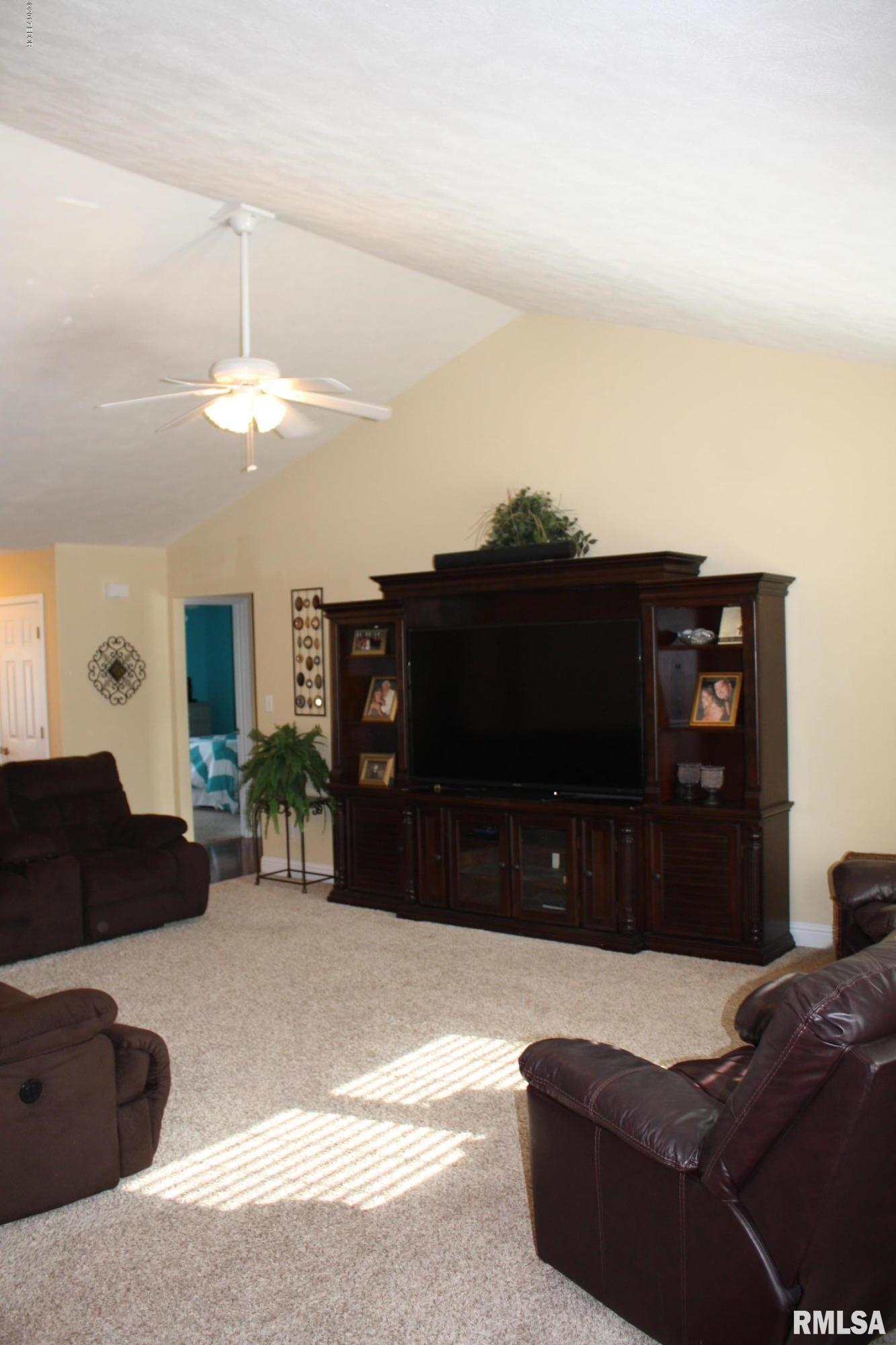 12742 Hudgens Road Marion, IL 62959 - Photo 15 of 38 Gallery Image 15