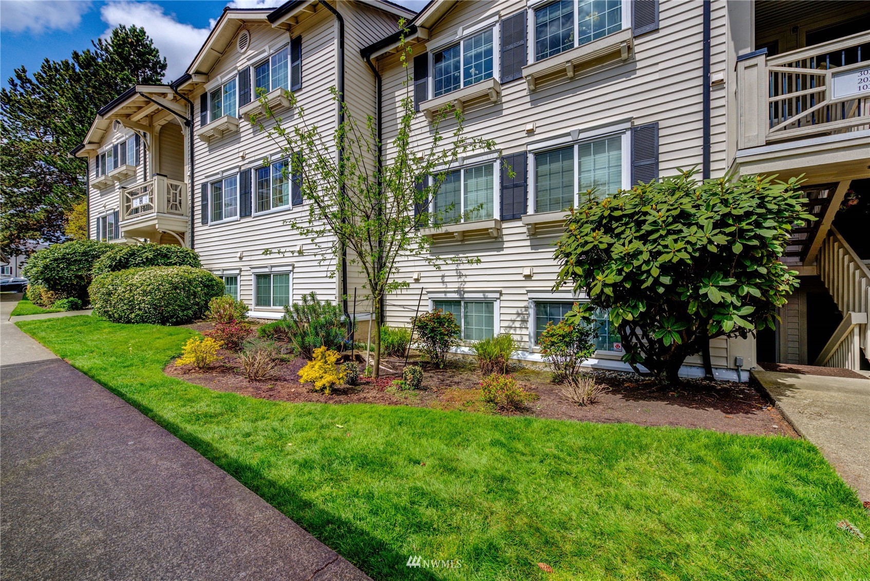 12404 East Gibson Road, Unit H201 Everett, WA 98204 - Photo 1 of 34 Gallery Image 1