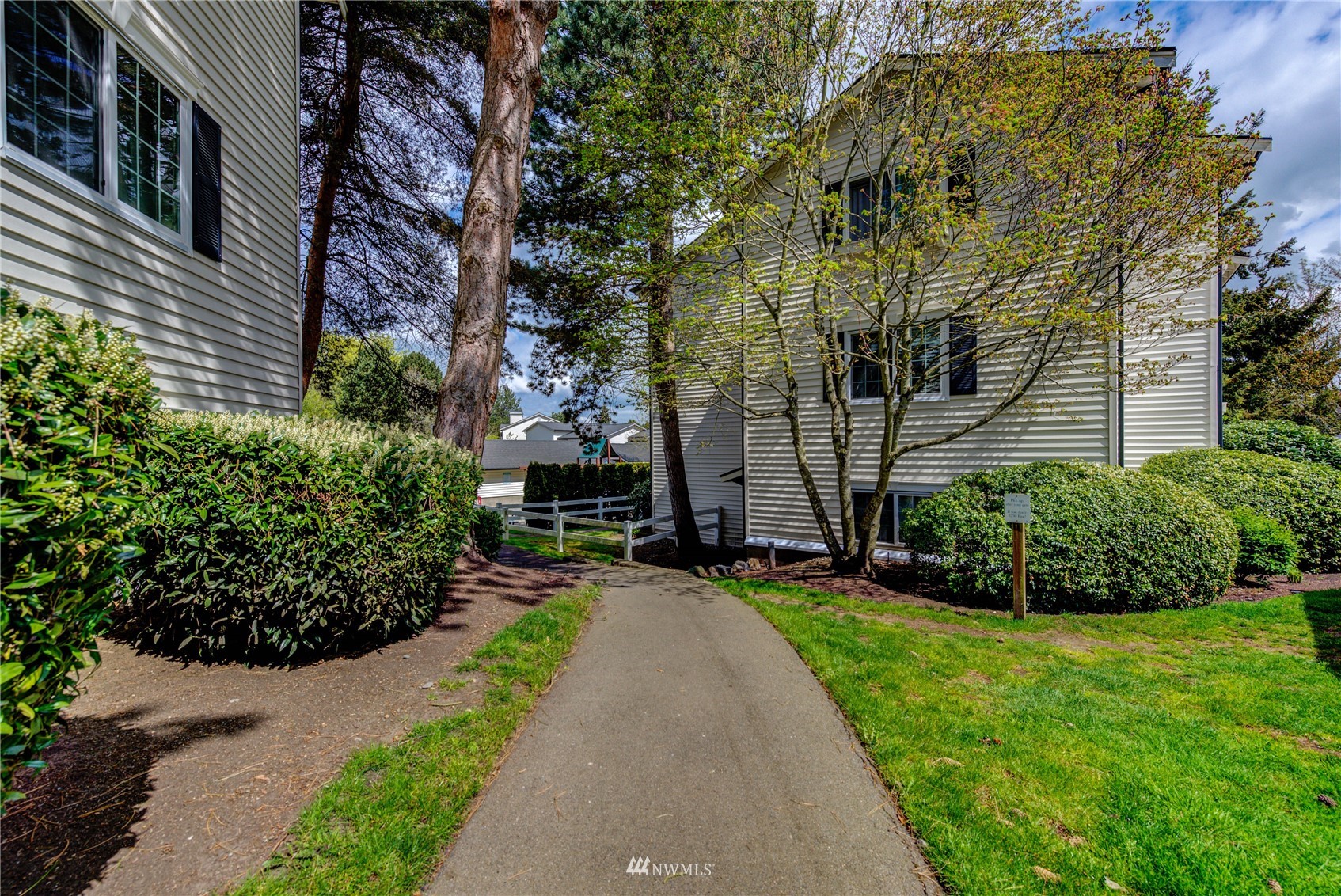 12404 East Gibson Road, Unit H201 Everett, WA 98204 - Photo 2 of 34 Gallery Image 2