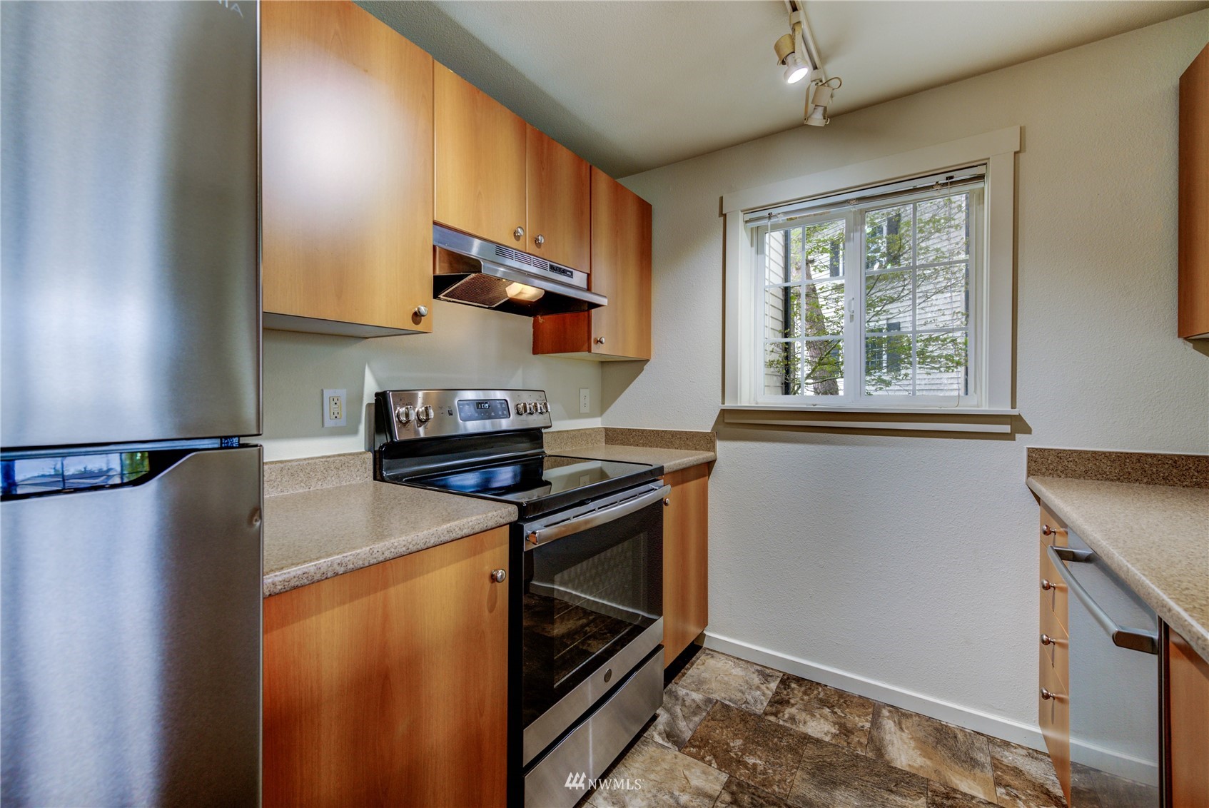 12404 East Gibson Road, Unit H201 Everett, WA 98204 - Photo 6 of 34 Gallery Image 6