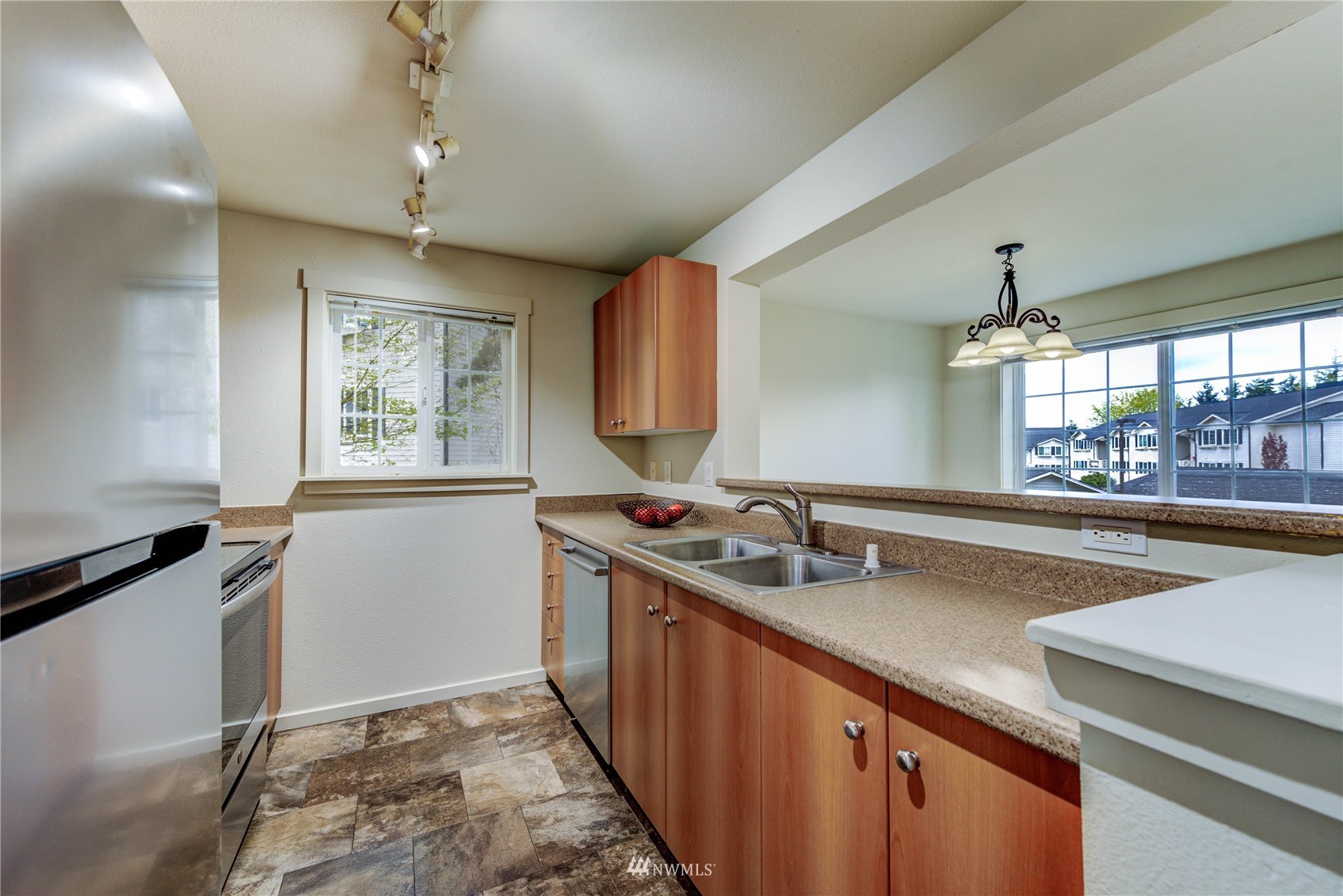 12404 East Gibson Road, Unit H201 Everett, WA 98204 - Photo 7 of 34 Gallery Image 7