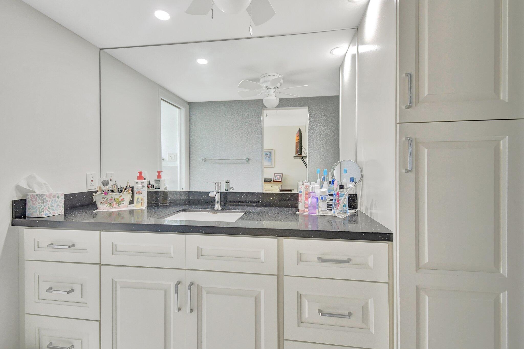 25 Southeast 13th Street, Unit A2 Boca Raton, FL 33432 - Photo 21 of 40 17-web-or-mls-DSC_1101