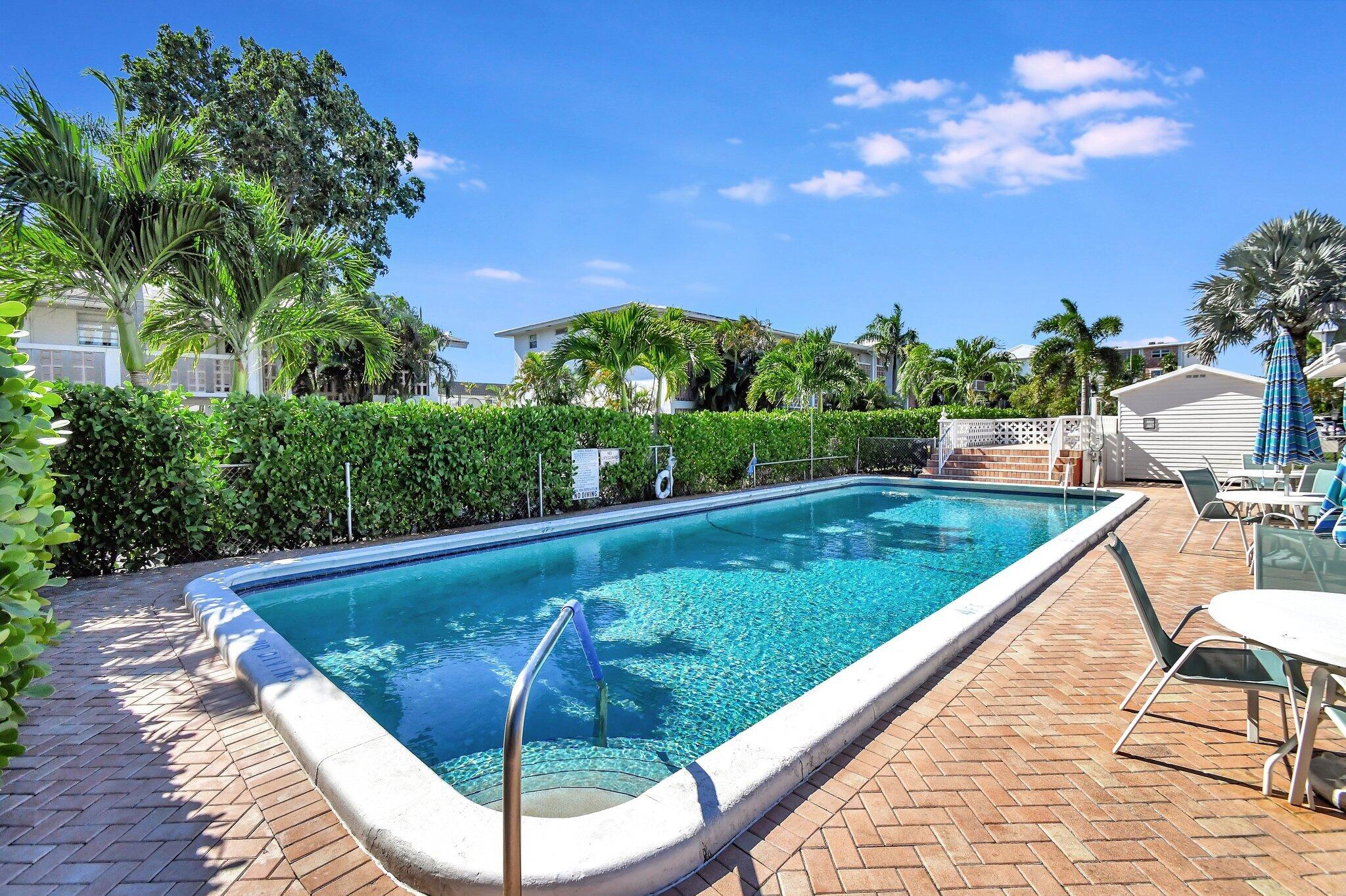 25 Southeast 13th Street, Unit A2 Boca Raton, FL 33432 - Photo 29 of 40 47-web-or-mls-DSC_1156
