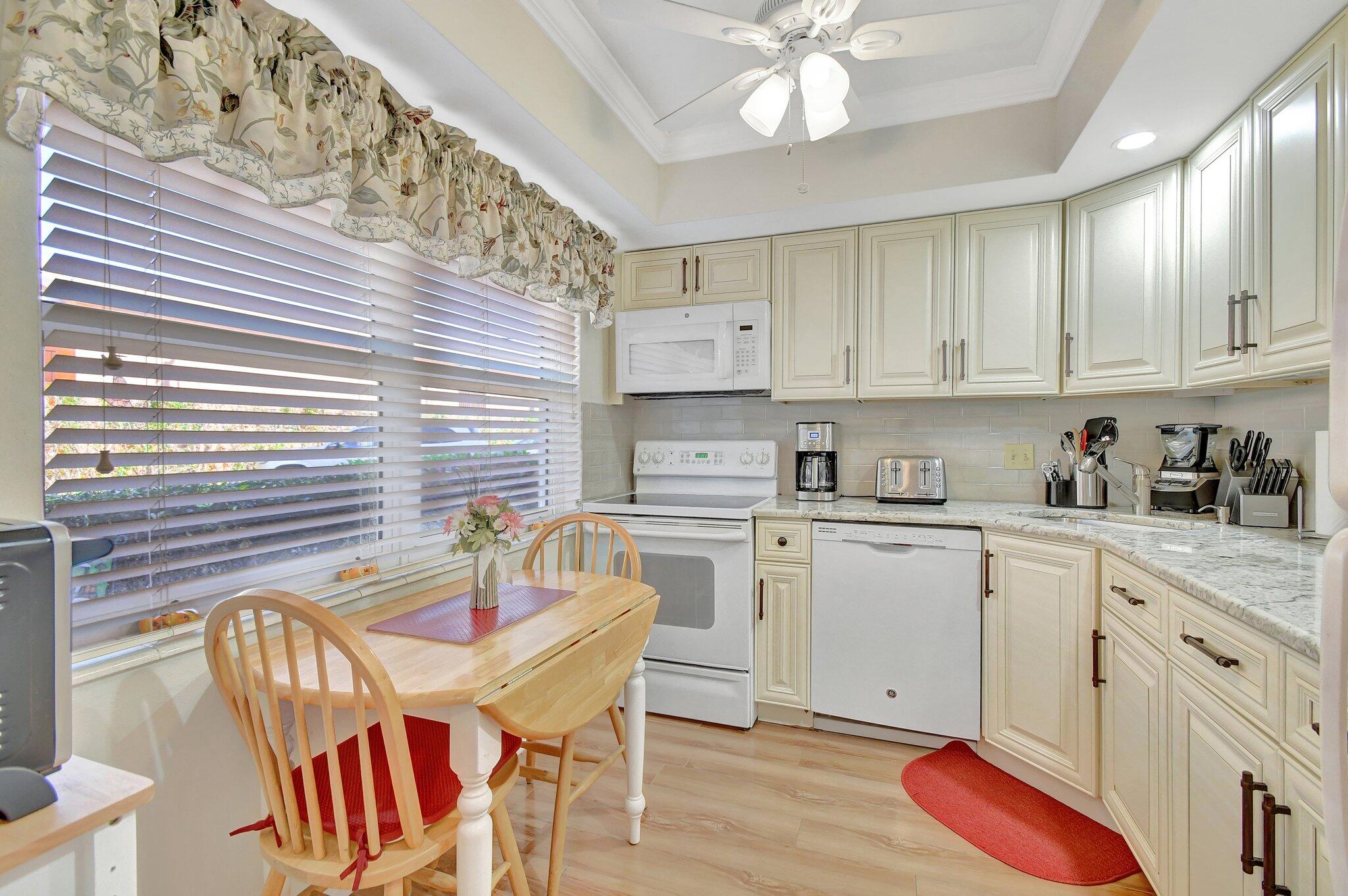 25 Southeast 13th Street, Unit A2 Boca Raton, FL 33432 - Photo 4 of 40 8-web-or-mls-DSC_1011
