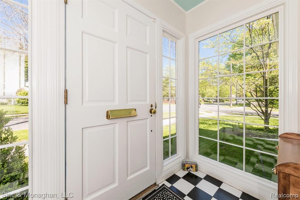 203 Moran Road Grosse Pointe Farms, MI 48236 - Photo 4 of 56