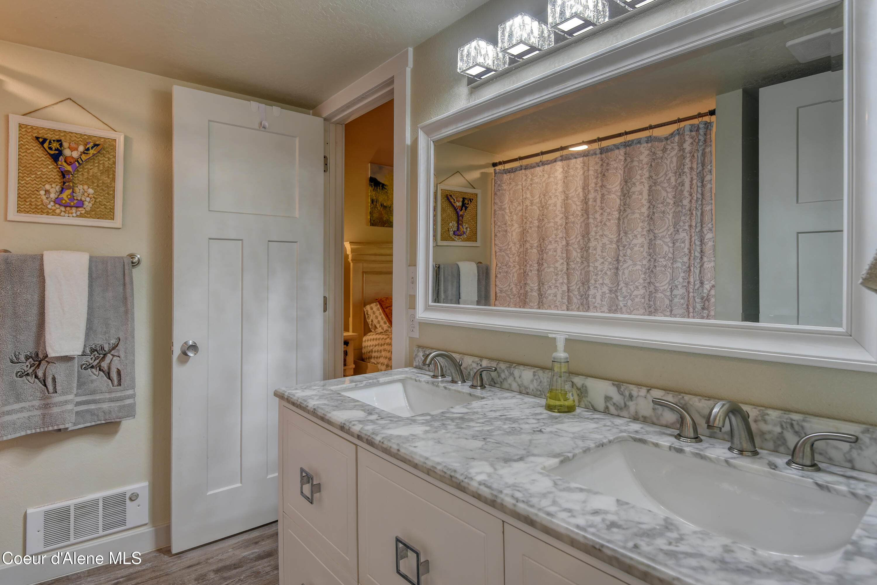 5305 West Fairway Lane, Unit 21 Rathdrum, ID 83858 - Photo 14 of 30 Main Level Full Bathroom