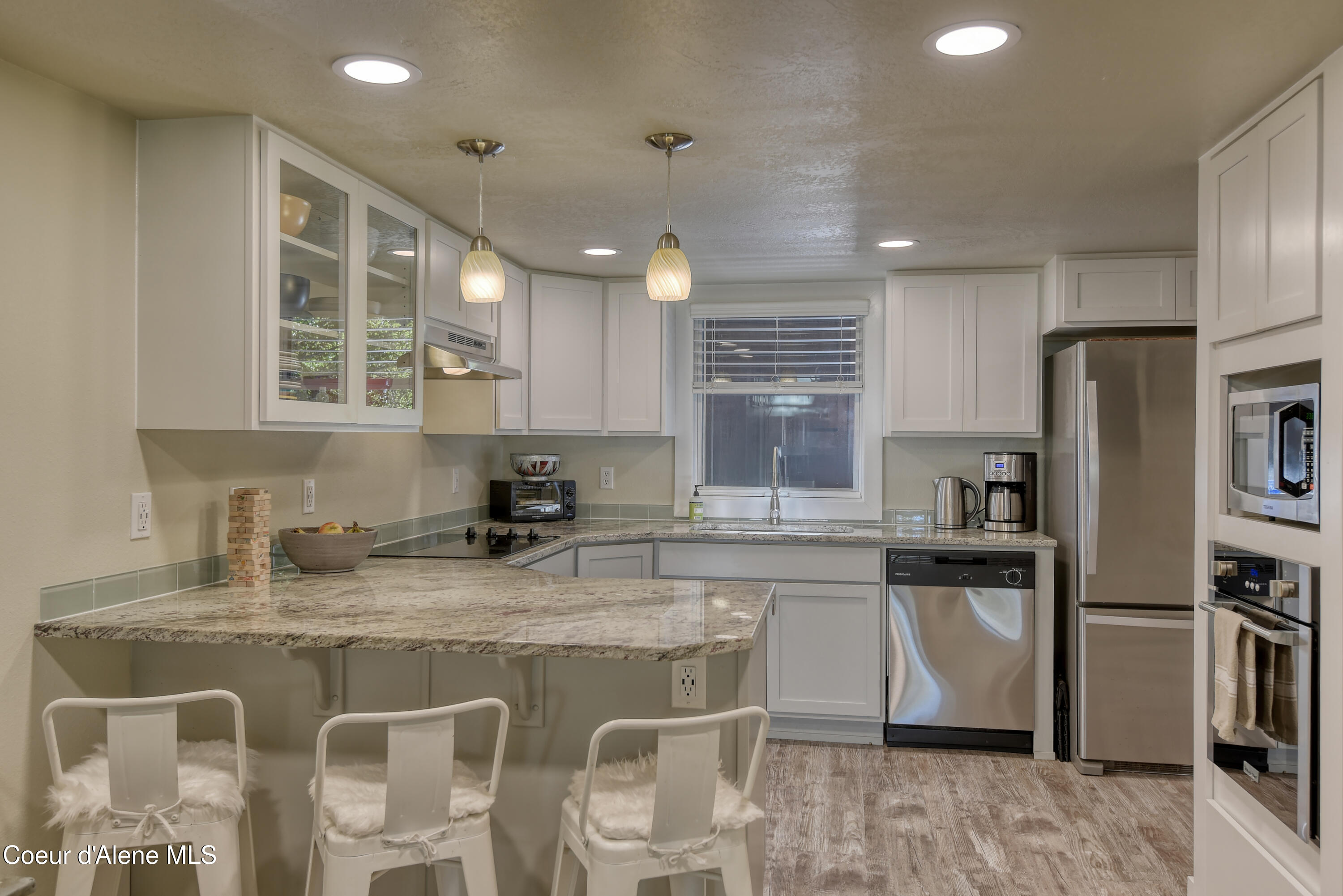 5305 West Fairway Lane, Unit 21 Rathdrum, ID 83858 - Photo 6 of 30 Breakfast Bar Freshly Updated Kitchen