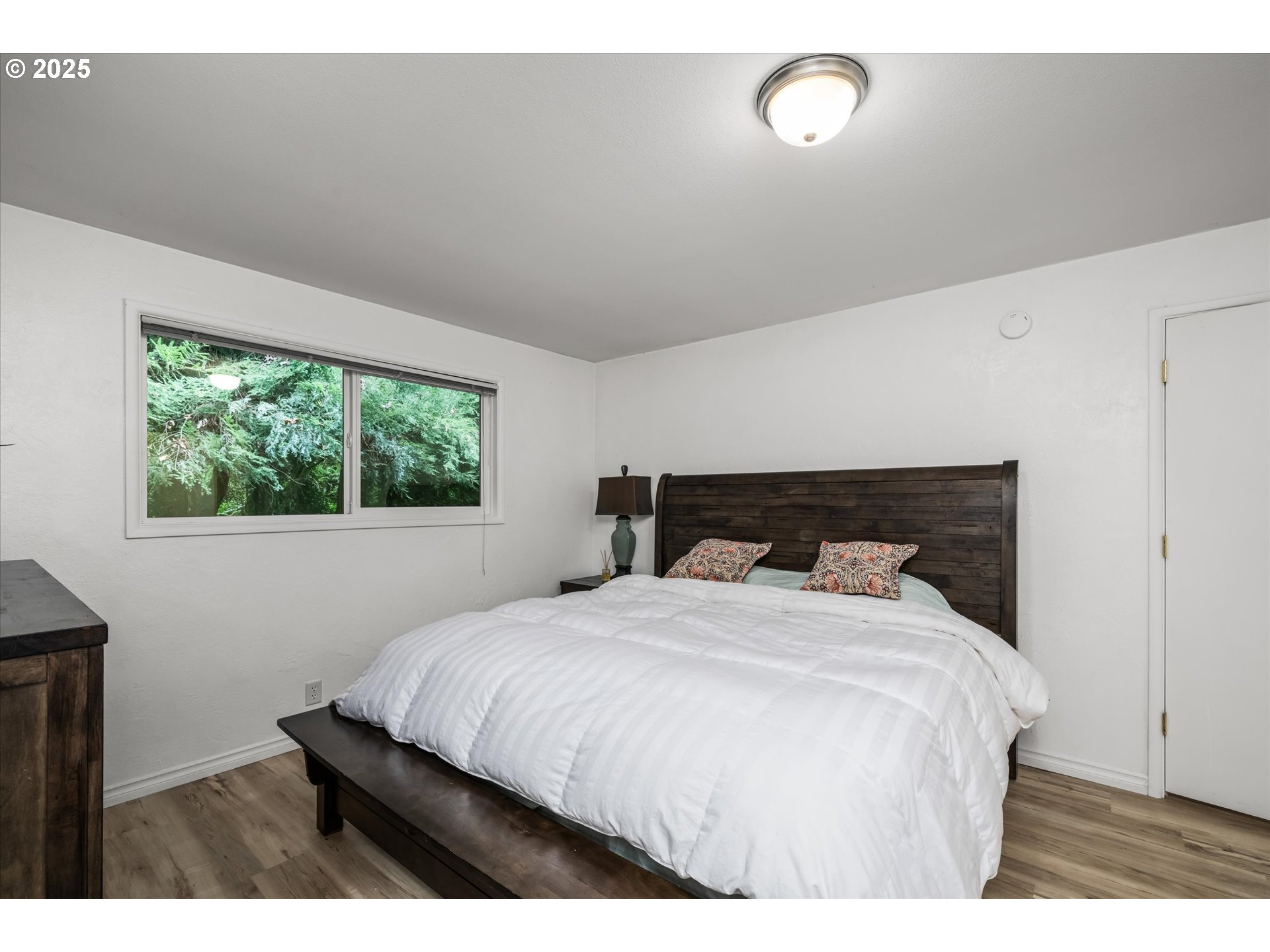 41929 Deerhorn Road Springfield, OR 97478 - Photo 14 of 46 Owner's Suite Bedroom