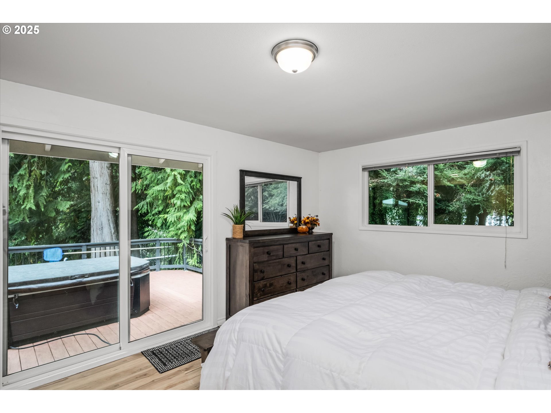 41929 Deerhorn Road Springfield, OR 97478 - Photo 15 of 46 Owner's Suite Bedroom