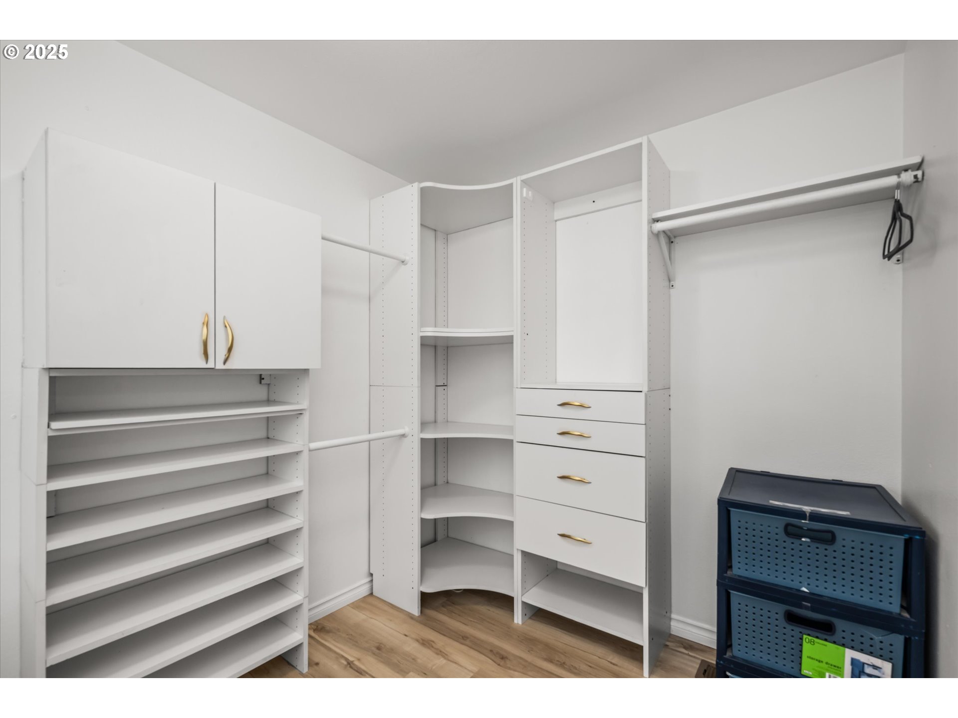 41929 Deerhorn Road Springfield, OR 97478 - Photo 31 of 46 Owner's Suite Bedroom