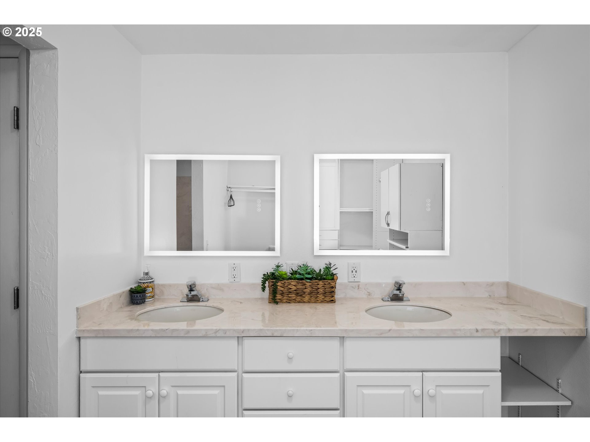 41929 Deerhorn Road Springfield, OR 97478 - Photo 32 of 46 Bedroom, Owner's Suite