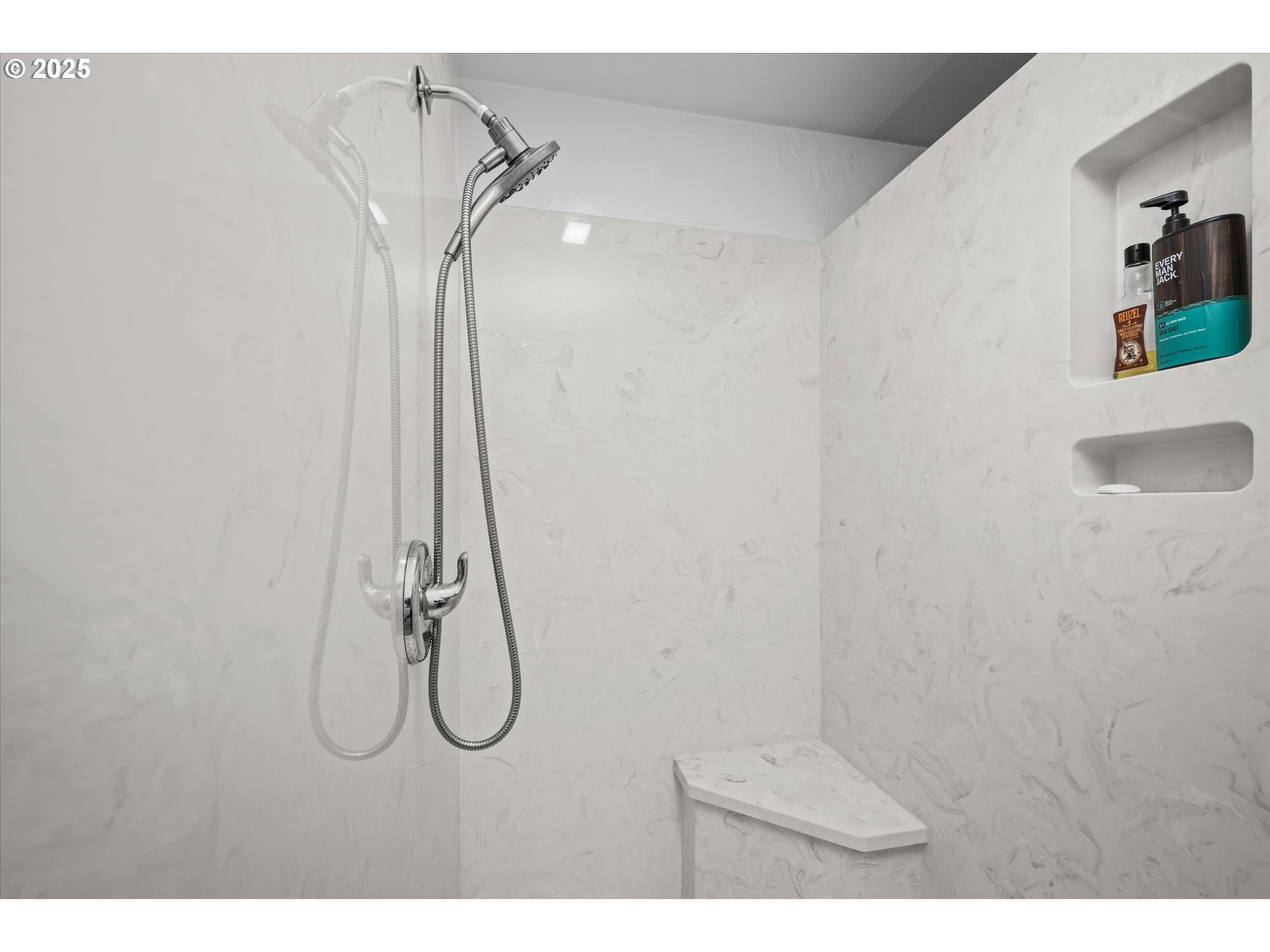 41929 Deerhorn Road Springfield, OR 97478 - Photo 33 of 46 Owner's Suite Bathroom