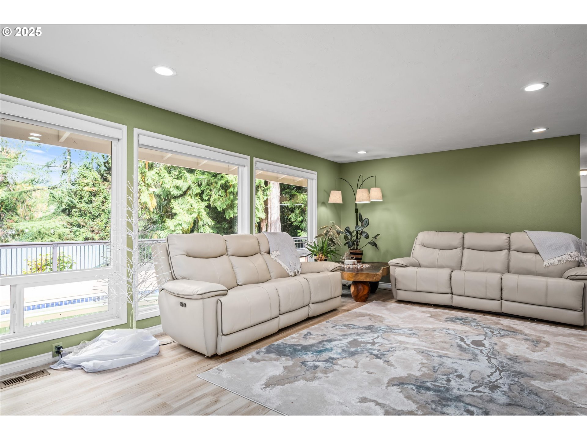 41929 Deerhorn Road Springfield, OR 97478 - Photo 7 of 46 Living Room