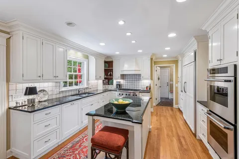 $1,100,000 | 925 Brockton Lane North, Plymouth, MN 55447
