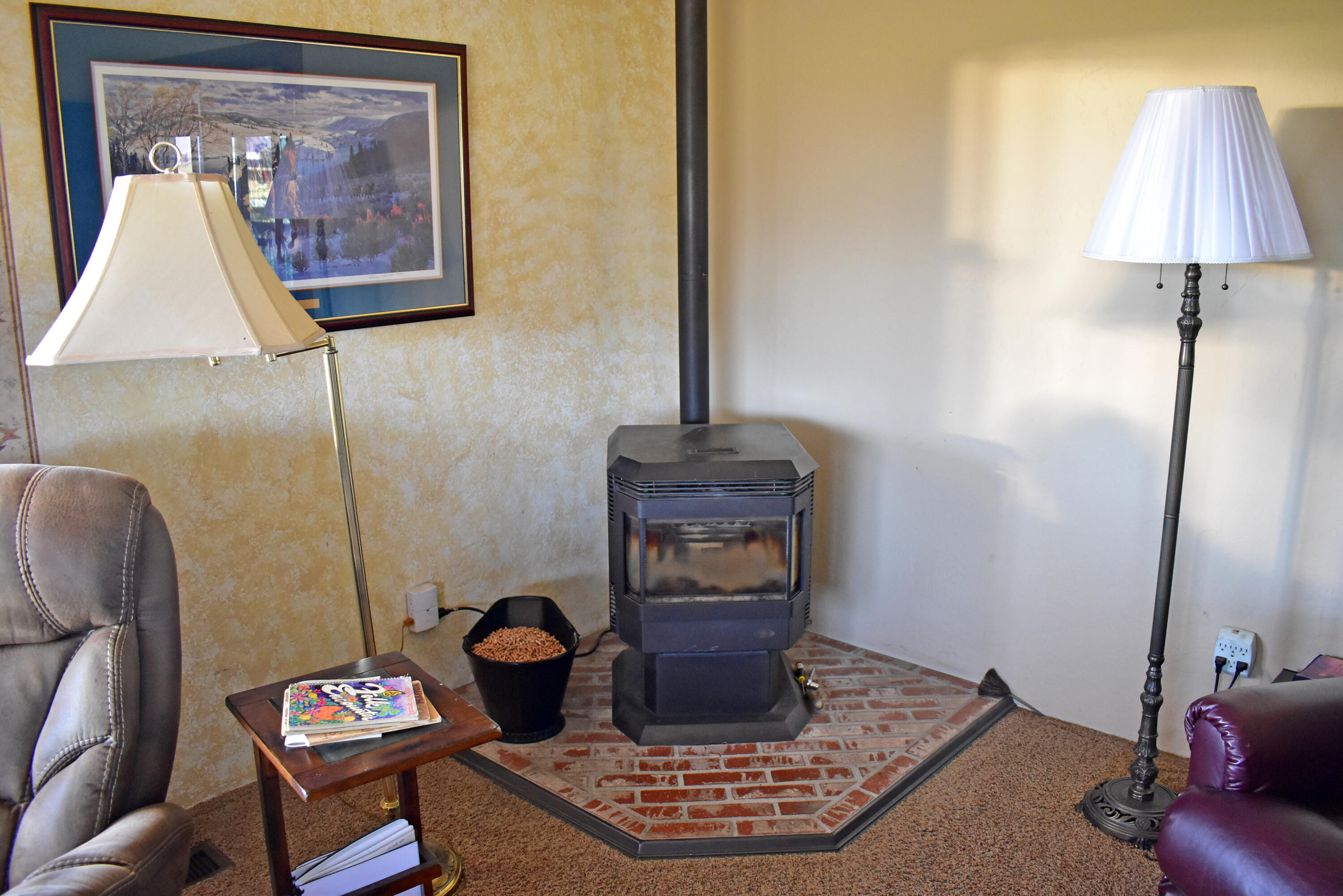 865 Reese Creek Road Eagle Point, OR 97524 - Photo 19 of 37 a living room with a couch and a table