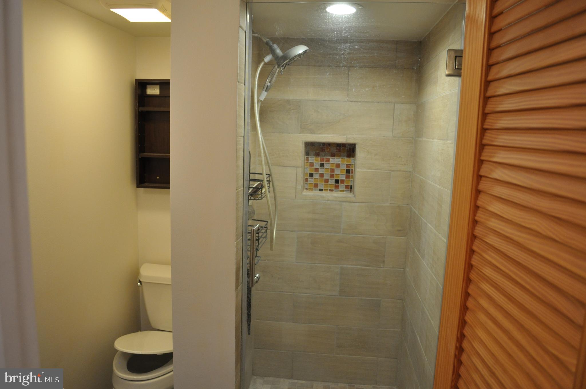 6000 Greentree Road Bethesda, MD 20817 - Photo 28 of 38 Bathroom - 4