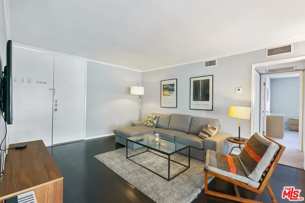 $4,330 | 843 4th Street, Unit 202, Santa Monica, CA 90403