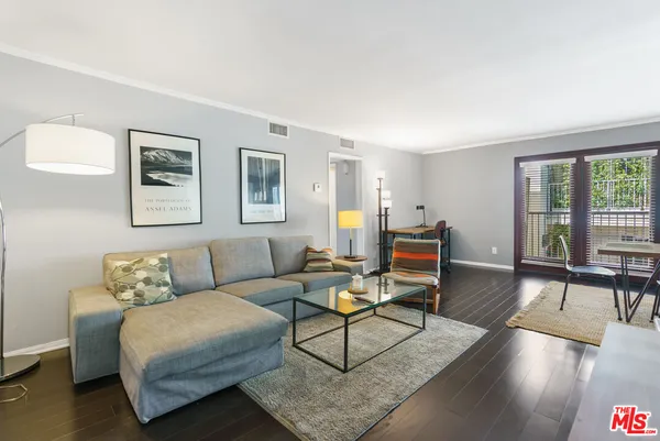 $4,330 | 843 4th Street, Unit 202, Santa Monica, CA 90403