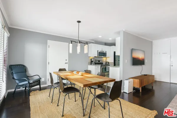$4,330 | 843 4th Street, Unit 202, Santa Monica, CA 90403