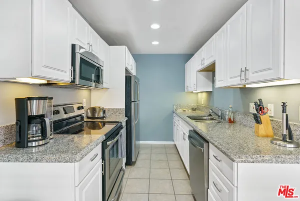 $4,330 | 843 4th Street, Unit 202, Santa Monica, CA 90403