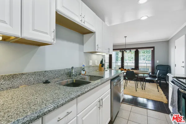 $4,330 | 843 4th Street, Unit 202, Santa Monica, CA 90403