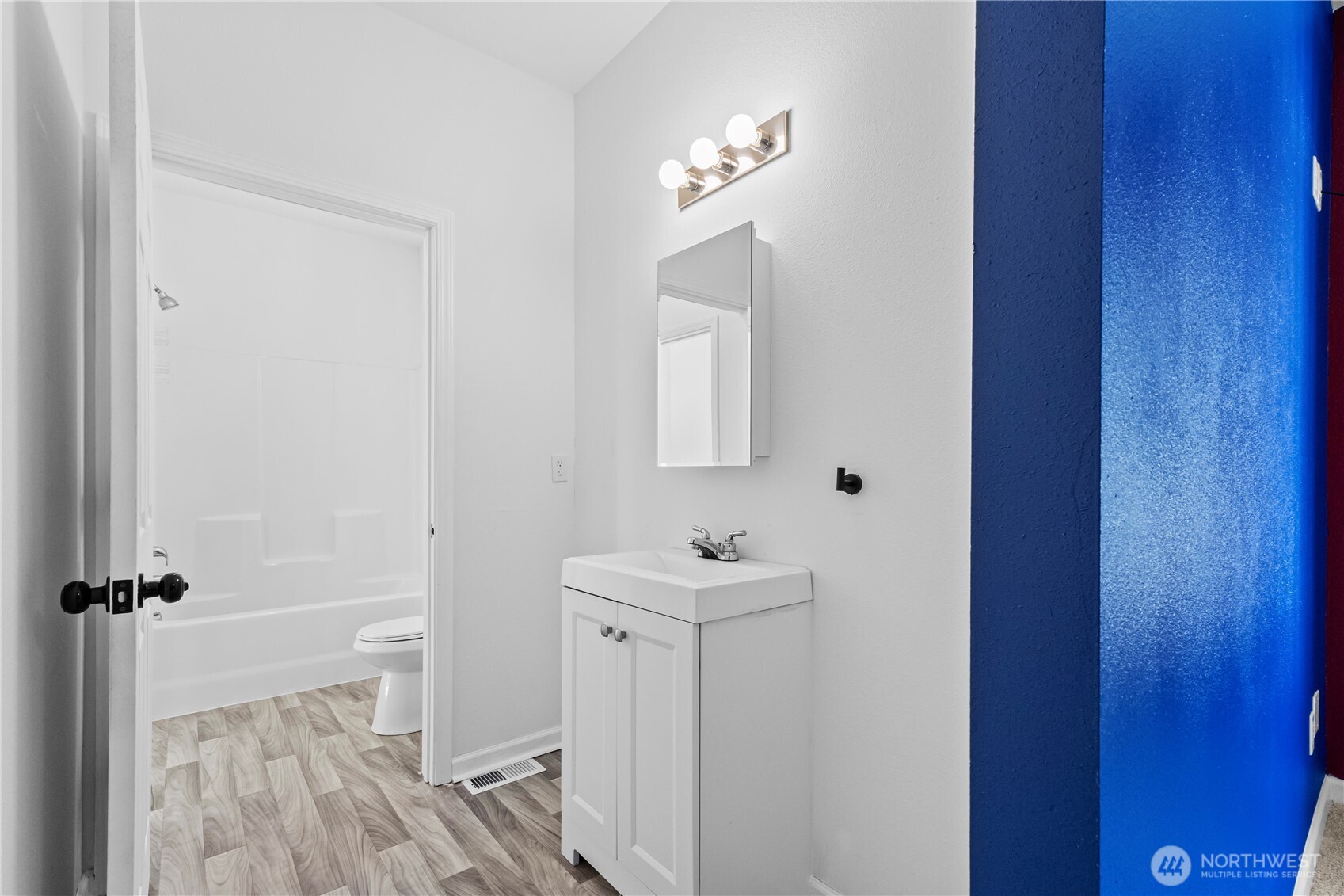 249 Flatt Road Kelso, WA 98626 - Photo 30 of 39 a bathroom with a sink toilet and shower
