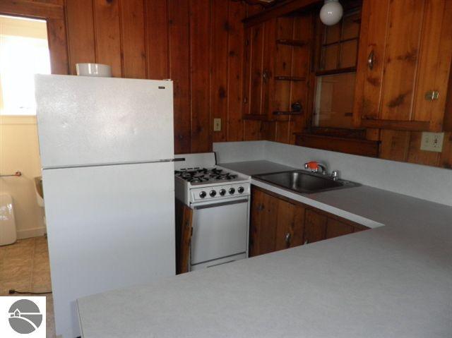 8377 North Long Lake Road Traverse City, MI 49685 - Photo 5 of 15 1713052-4.JPG
