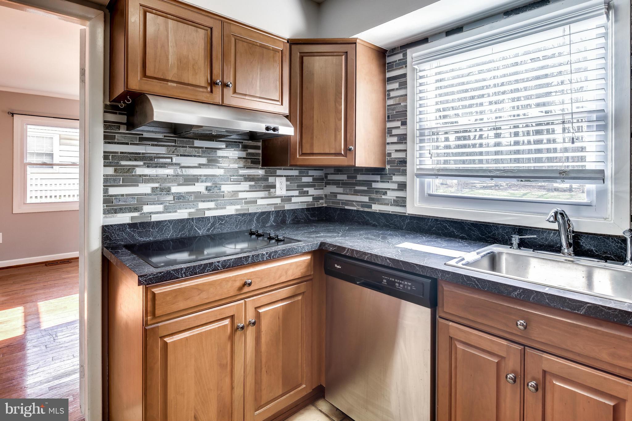 12502 Raven Way Laurel, MD 20708 - Photo 7 of 28 Kitchen