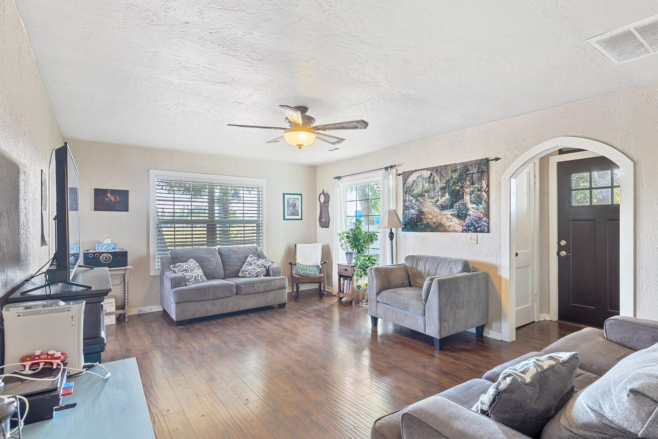 5250 Lower River Road Grants Pass, OR 97526 - Photo 4 of 43 Image 04