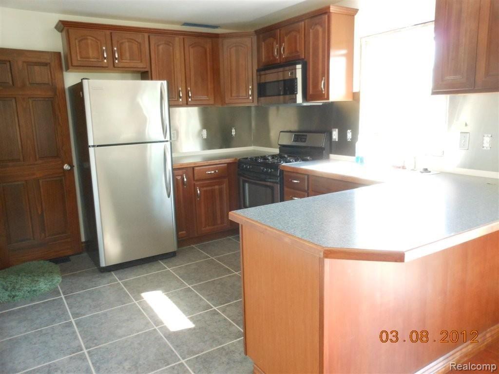 6423 South Byron Road Durand, MI 48429 - Photo 4 of 19 KITCHEN.jpg
