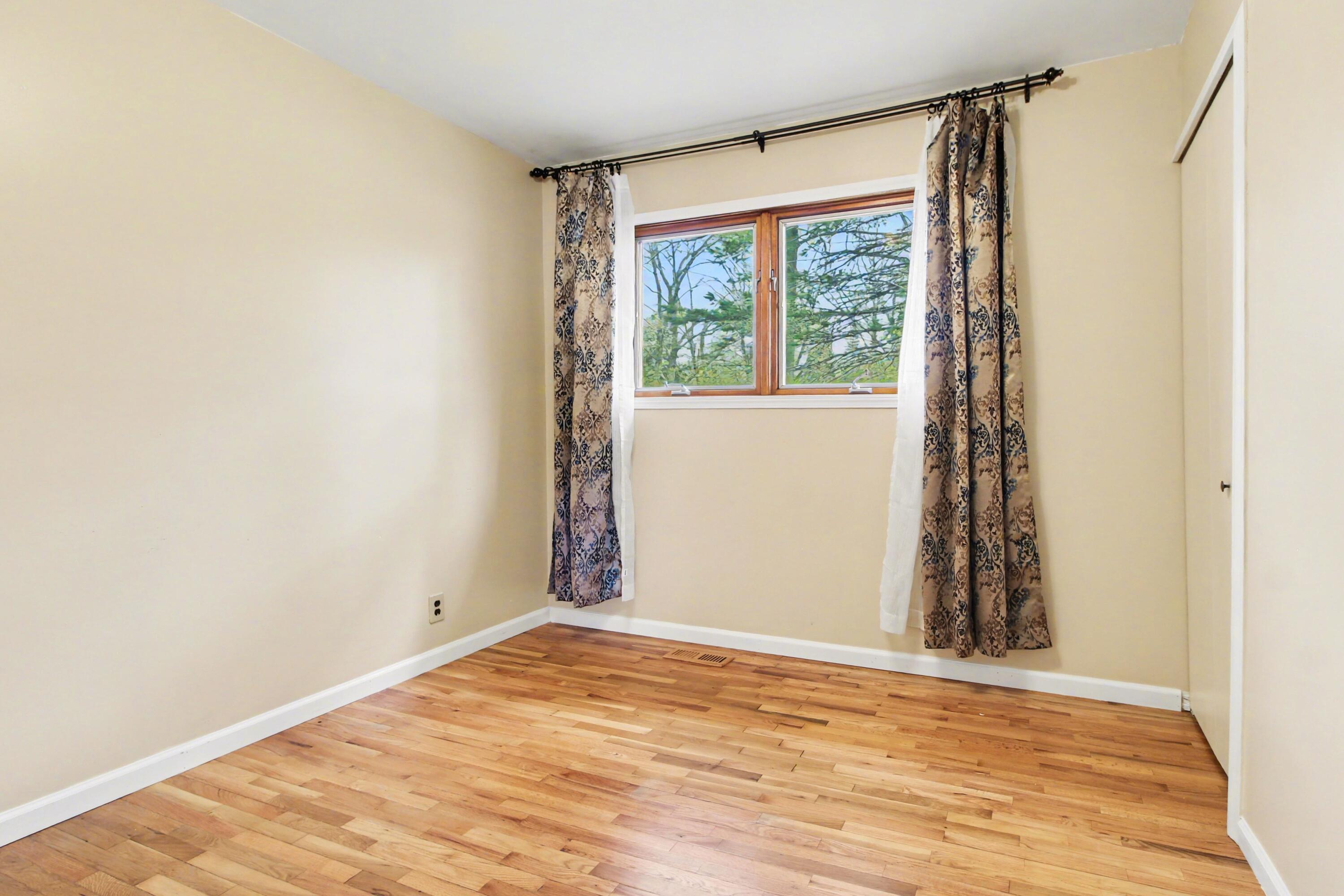 833 Lambkins Road Saline, MI 48176 - Photo 15 of 37 015_file_4313