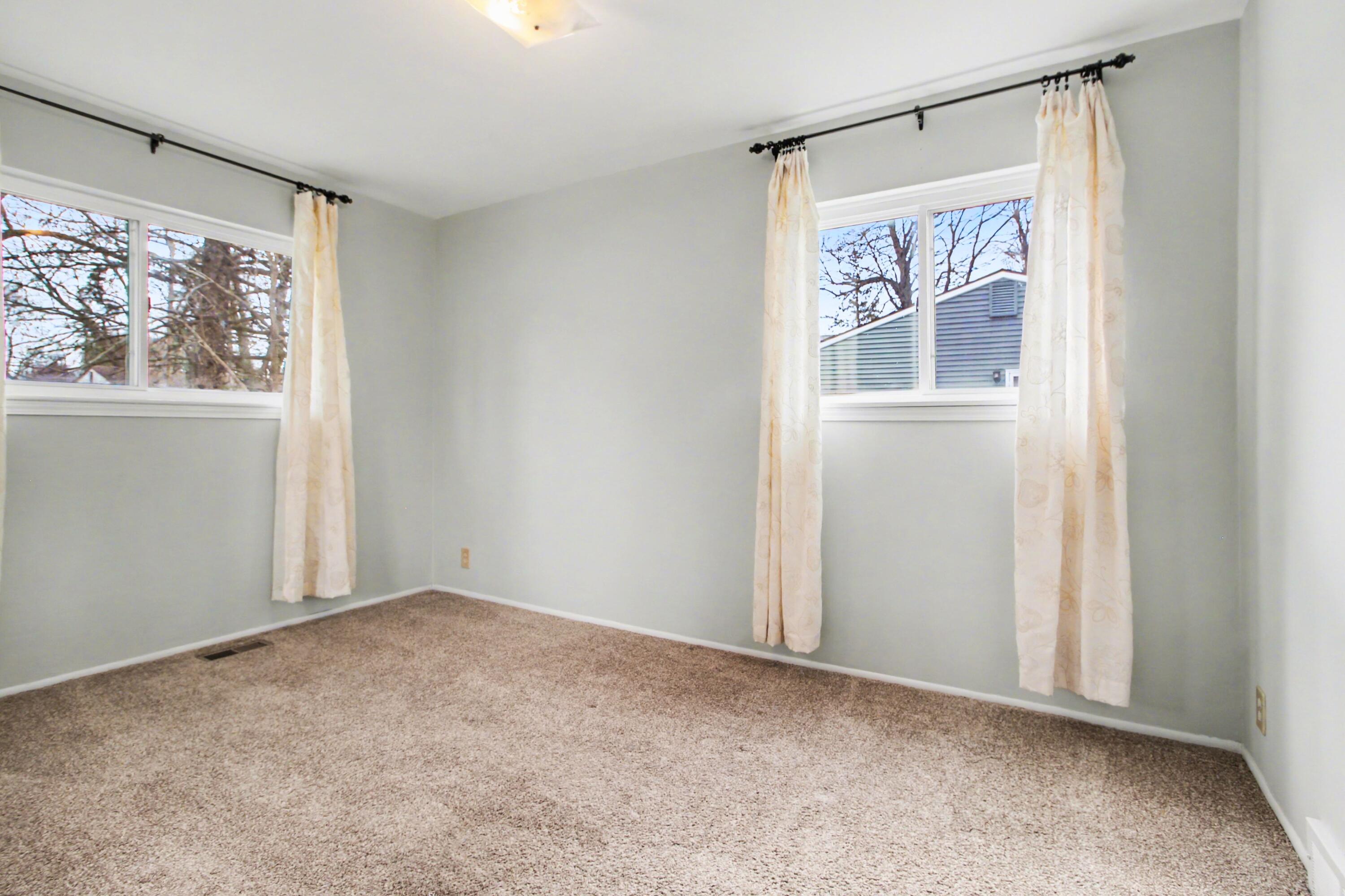 833 Lambkins Road Saline, MI 48176 - Photo 17 of 37 019_file_9096