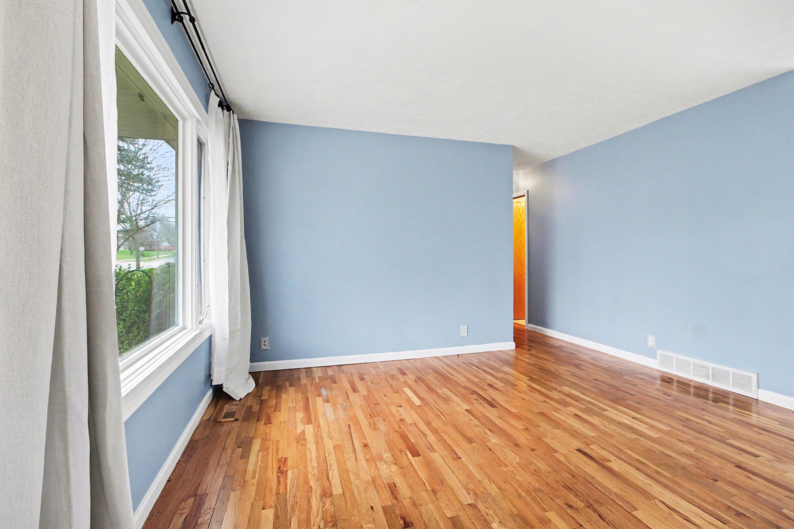 833 Lambkins Road Saline, MI 48176 - Photo 6 of 37 006_file_5283