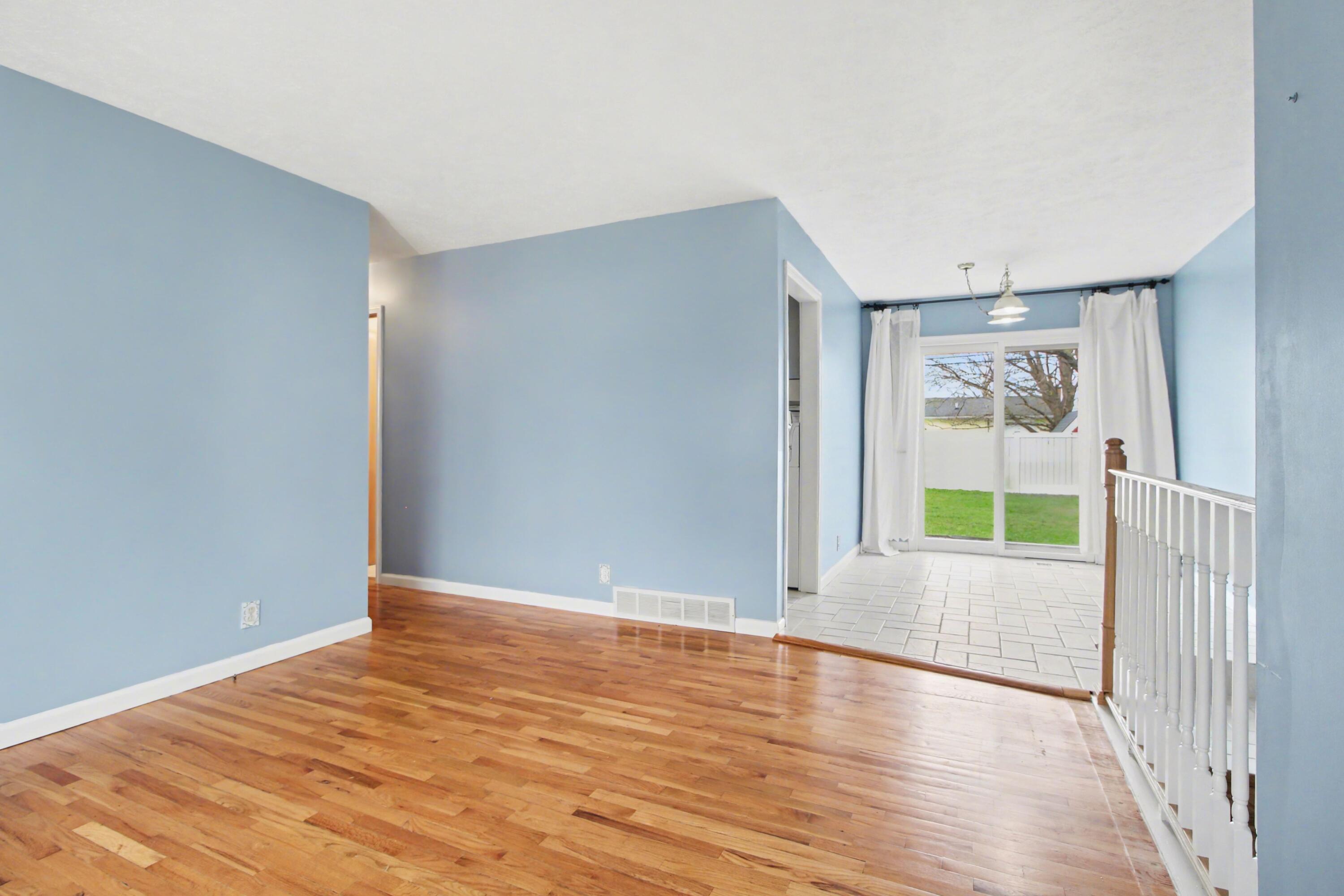 833 Lambkins Road Saline, MI 48176 - Photo 7 of 37 007_file_8833
