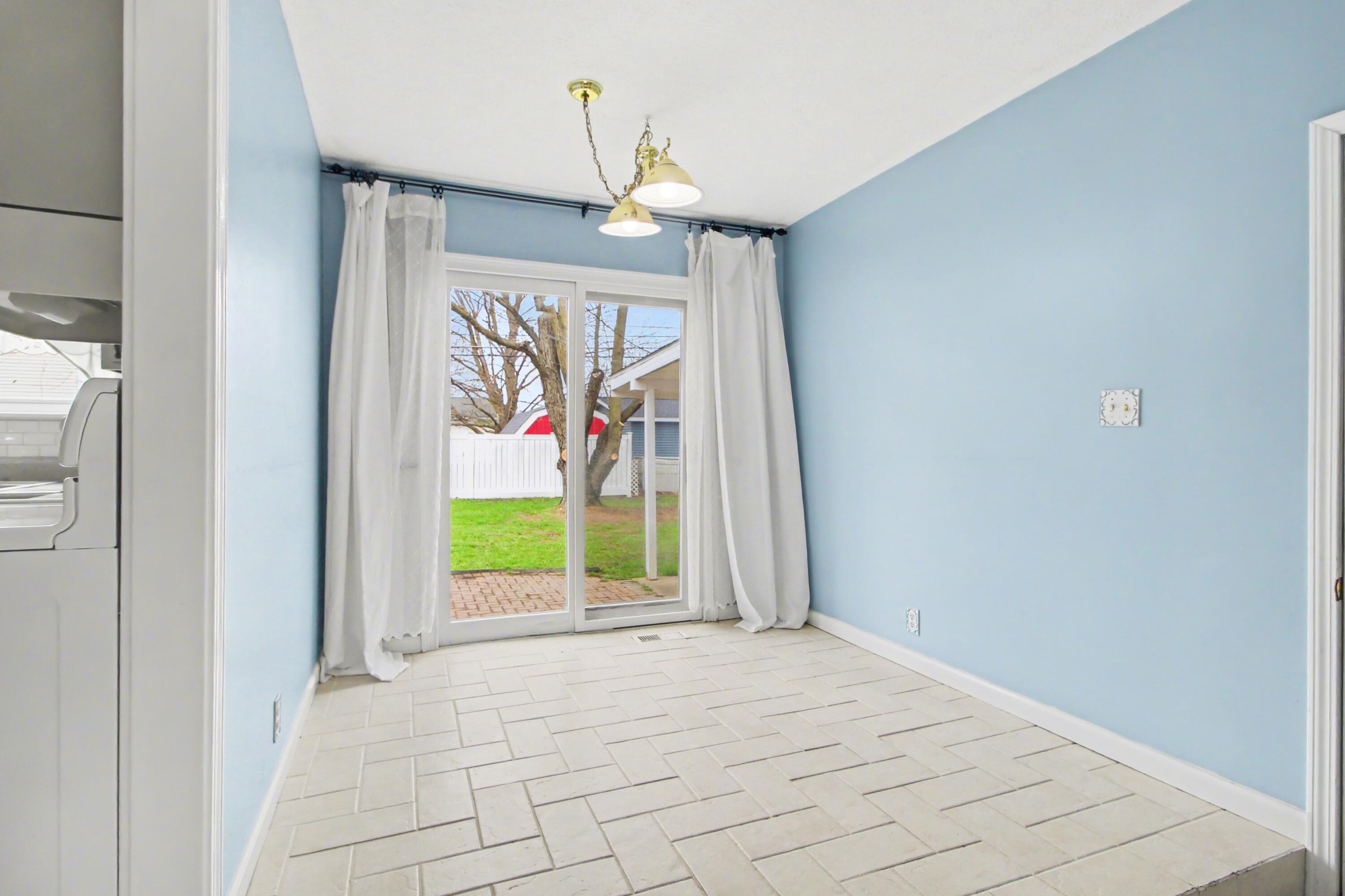 833 Lambkins Road Saline, MI 48176 - Photo 8 of 37 009_file_2906