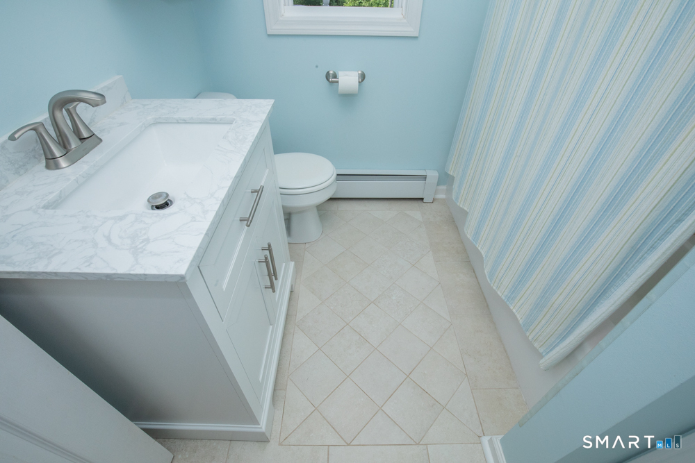 154 Meeting House Hill Road Durham, CT 06422 - Photo 26 of 37 Main full bathroom