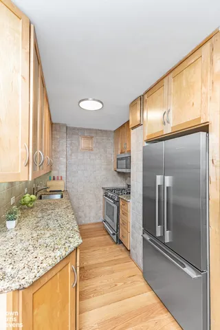 $865,000 | 155 East 38th Street, Unit 16B | Murray Hill