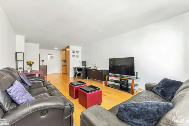 $865,000 | 155 East 38th Street, Unit 16B | Murray Hill
