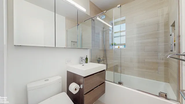 $865,000 | 155 East 38th Street, Unit 16B | Murray Hill