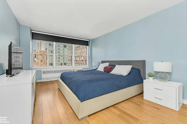 $865,000 | 155 East 38th Street, Unit 16B | Murray Hill