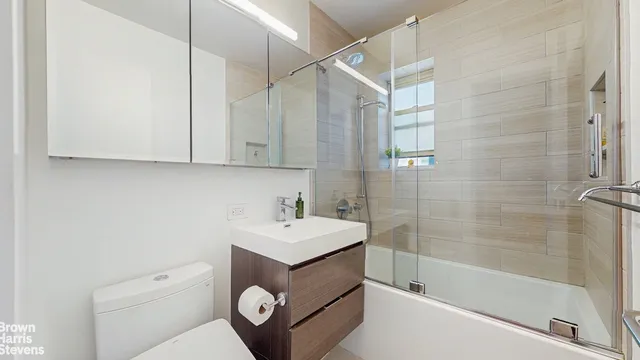 $865,000 | 155 East 38th Street, Unit 16B | Murray Hill