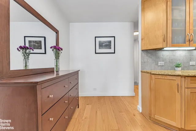 $865,000 | 155 East 38th Street, Unit 16B | Murray Hill