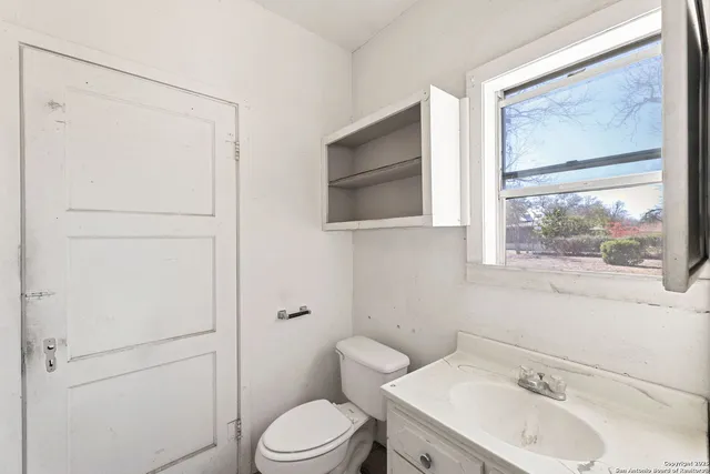 $360,000 | 2602 Ave K, Hondo, TX 78861