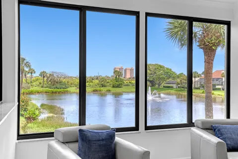 $715,000 | 302 Sea Oats Drive, Unit E, Juno Beach, FL 33408