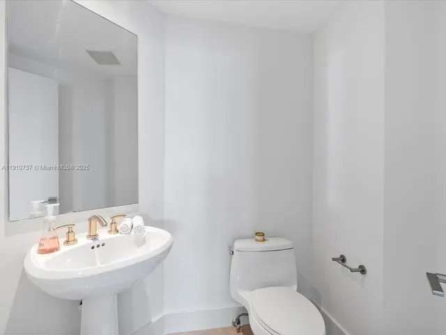 $12,000 | 1331 Brickell Bay Drive, Unit 1811, Miami, FL 33131