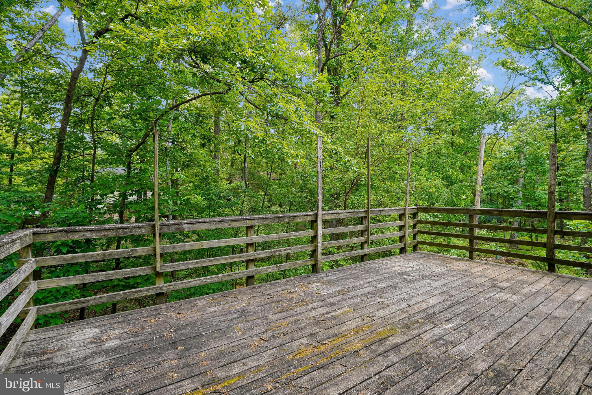 10802 Dayflower Court Reston, VA 20191 - Photo 32 of 44 Rear deck