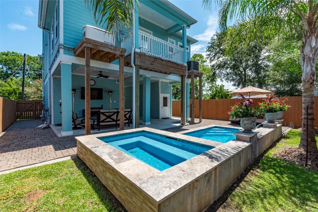 $635,000 | 406 Clear Lake Road, Clear Lake Shores, TX 77565